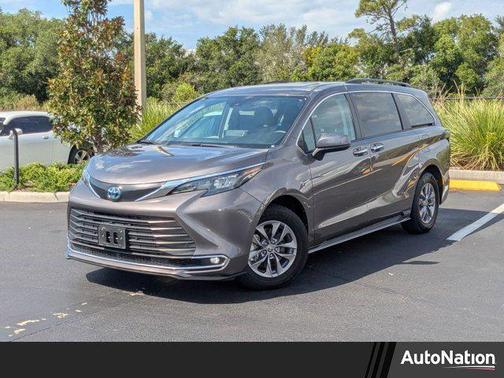 2024 Toyota Sienna XLE 8 Passenger