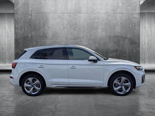 2022 Audi Q5 45 S line Prestige