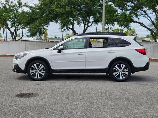 Crystal White Pearl 2019 Subaru Outback 3.6R Limited