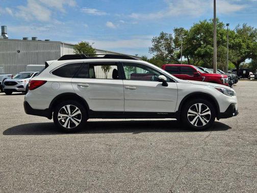 Crystal White Pearl 2019 Subaru Outback 3.6R Limited