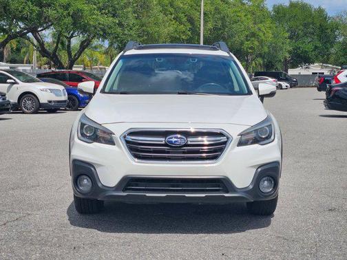 Crystal White Pearl 2019 Subaru Outback 3.6R Limited