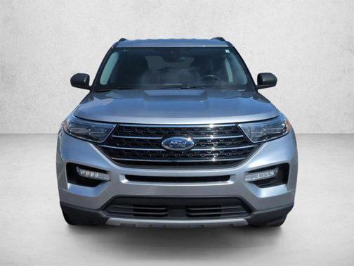 Iconic Silver Metallic 2024 Ford Explorer XLT