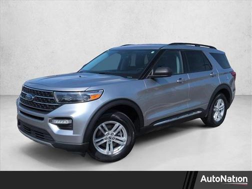 Iconic Silver Metallic 2024 Ford Explorer XLT