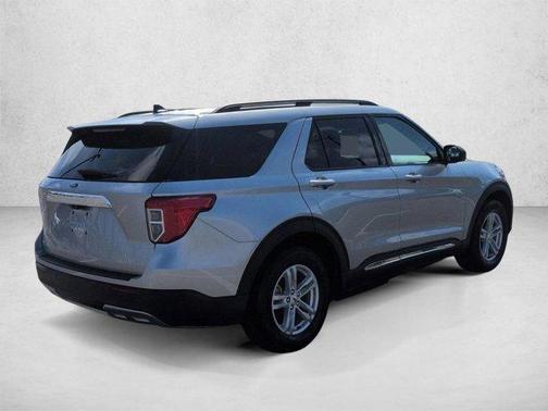 Iconic Silver Metallic 2024 Ford Explorer XLT