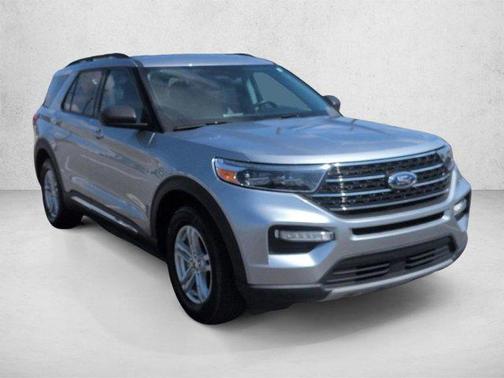 Iconic Silver Metallic 2024 Ford Explorer XLT