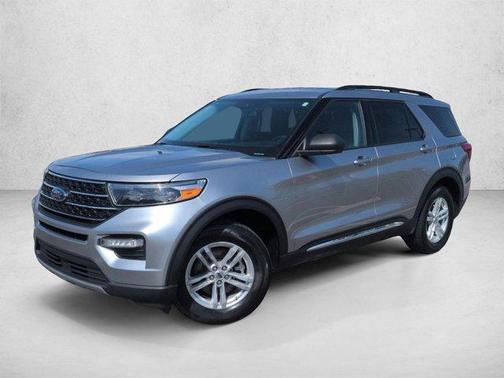 Iconic Silver Metallic 2024 Ford Explorer XLT