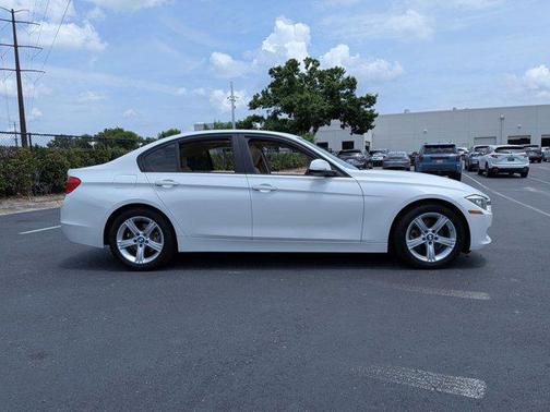 White 2015 BMW 320 i
