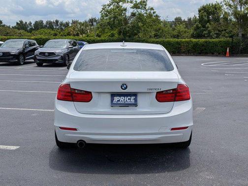 White 2015 BMW 320 i