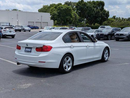 White 2015 BMW 320 i