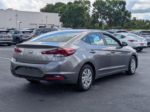 2020 Hyundai ELANTRA SE