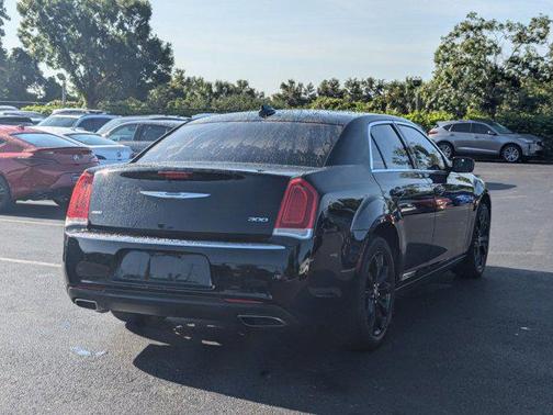 2018 Chrysler 300 Touring