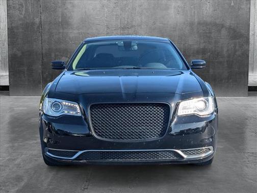 2018 Chrysler 300 Touring