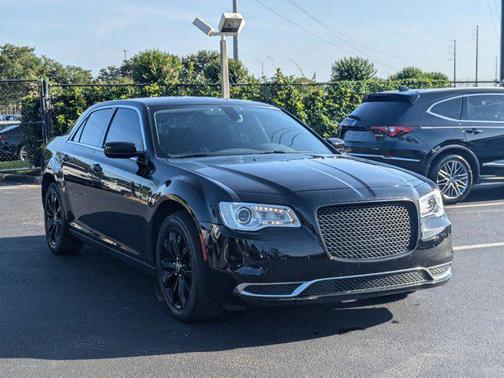 2018 Chrysler 300 Touring