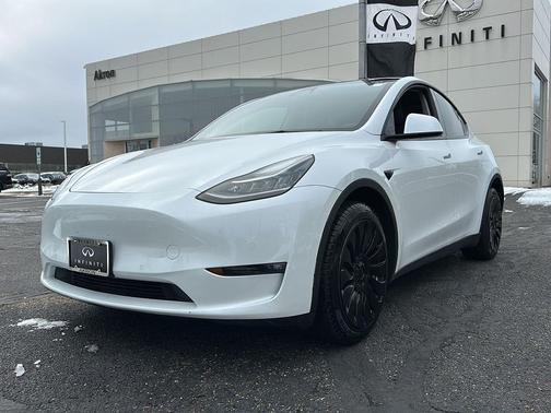 2022 Tesla Model Y Long Range Dual Motor All-Wheel Drive