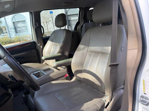 2014 Chrysler Town & Country Touring