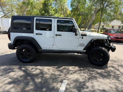Bright White Clearcoat 2014 Jeep Wrangler Unlimited Sport