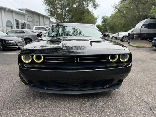 Pitch Black Clearcoat 2016 Dodge Challenger SXT
