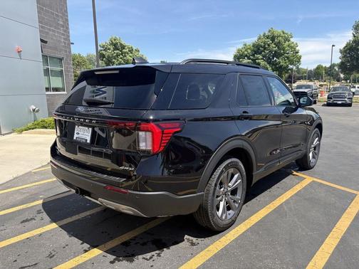 AGATE BLACK METALLIC 2026 Ford Explorer Active (200A)