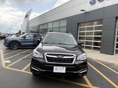 Crystal Black Silica 2017 Subaru Forester 2.5i Premium