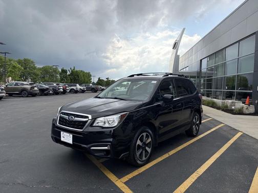 Crystal Black Silica 2017 Subaru Forester 2.5i Premium