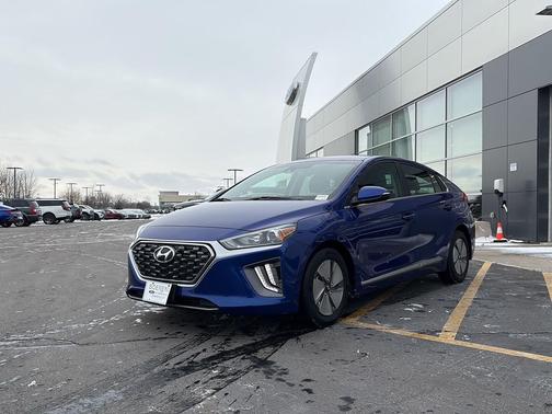 2022 Hyundai IONIQ Hybrid SE