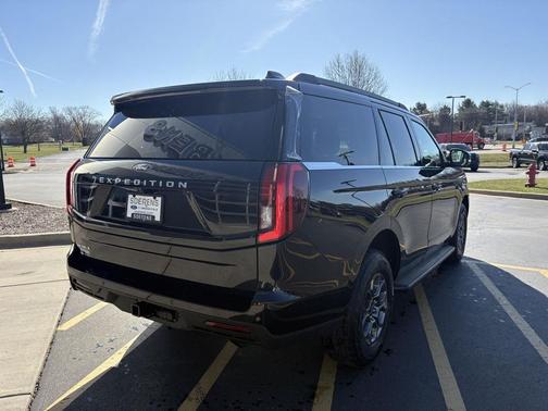 Agate Black Metallic 2026 Ford Expedition Active