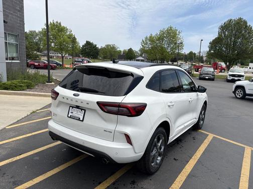 STAR WHITE METALLIC TRI-COAT 2023 Ford Escape ST-Line