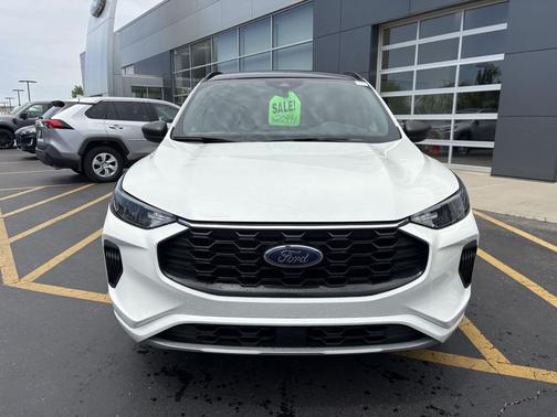 STAR WHITE METALLIC TRI-COAT 2023 Ford Escape ST-Line