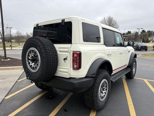 WIMBLEDON WHITE 2026 Ford Bronco Outer Banks