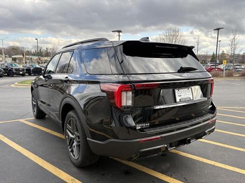 Agate Black Metallic 2026 Ford Explorer ST-Line