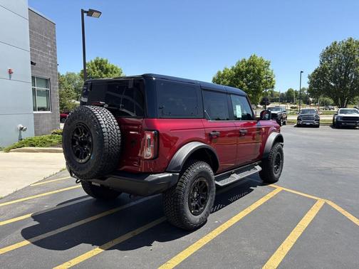 RUBY RED MET TNTD CLEARCOAT 2026 Ford Bronco Badlands