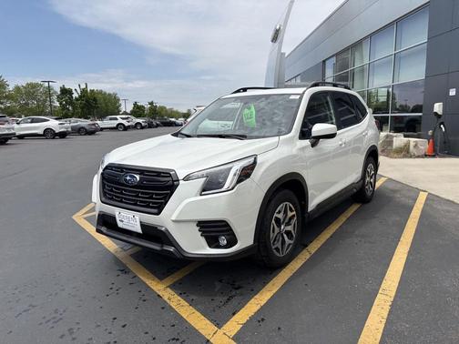 Crystal White Pearl 2024 Subaru Forester Premium