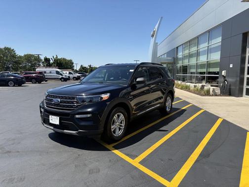Agate Black Metallic 2023 Ford Explorer XLT