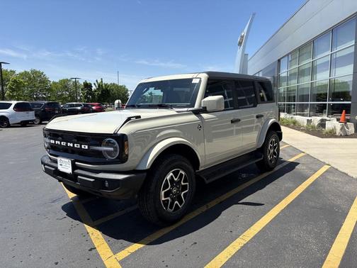 DESERT SAND 2026 Ford Bronco Outer Banks