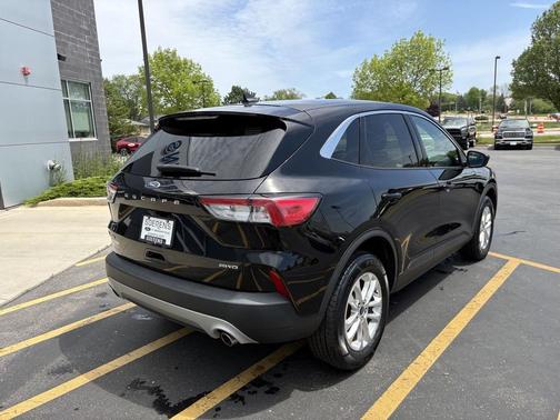 AGATE BLACK METALLIC 2022 Ford Escape SE