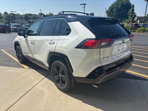 2020 Toyota RAV4 Hybrid SE