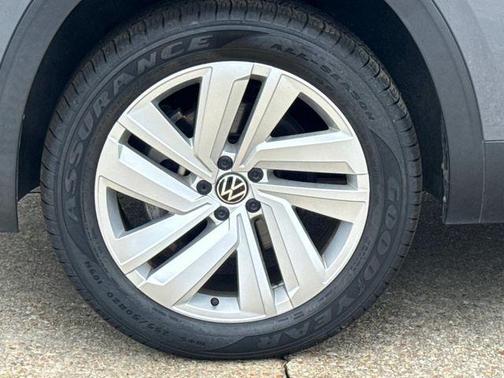 Gray 2021 Volkswagen Atlas Cross Sport 2.0T SE w/Technology 4MOTION
