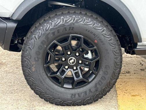 Avalanche Gray 2026 Ford Bronco Badlands