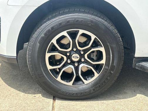 Oxford White 2023 Ford Expedition XLT