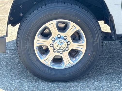 Bright White Clearcoat 2023 RAM 2500 Big Horn Crew Cab 4x4 8' Box