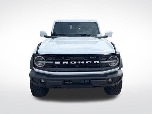 Oxford White 2026 Ford Bronco Outer Banks