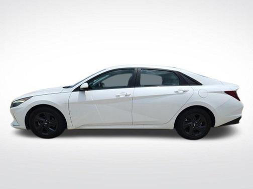 Quartz White 2022 Hyundai ELANTRA SEL