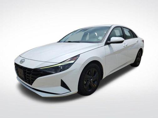 Quartz White 2022 Hyundai ELANTRA SEL