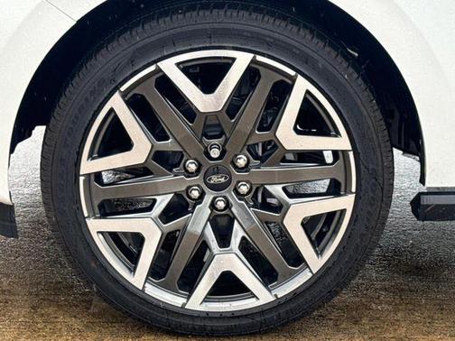 Space White Metallic 2026 Ford Explorer Tremor