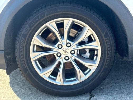 Star White Metallic Tri-Coat 2020 Ford Explorer XLT