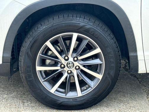 Blizzard Pearl 2018 Toyota Highlander XLE