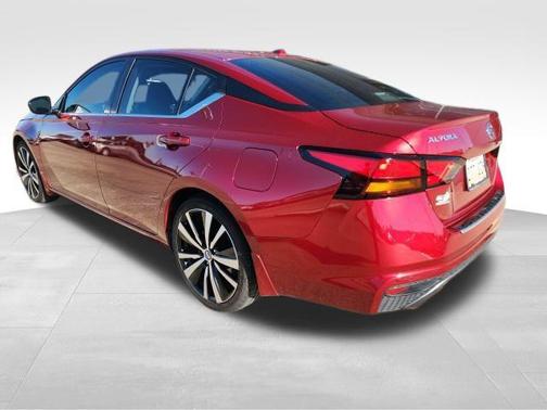 2021 Nissan Altima SR FWD