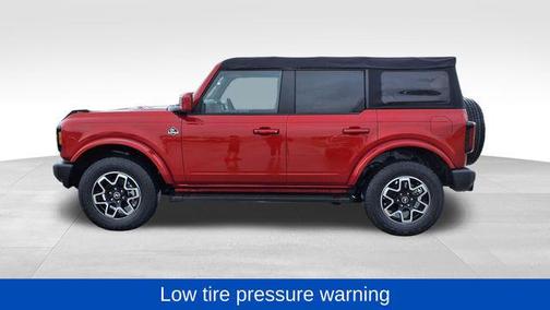 Hot Pepper Red Metallic Tinted Clearcoat 2023 Ford Bronco Outer Banks