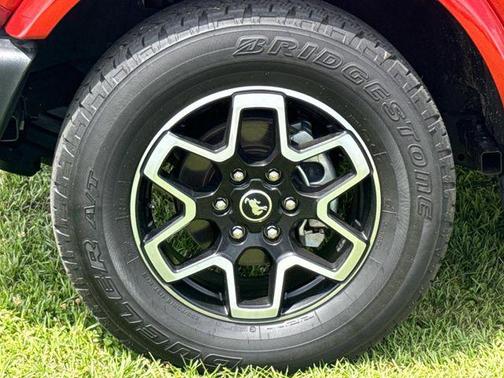 Hot Pepper Red Metallic Tinted Clearcoat 2023 Ford Bronco Outer Banks