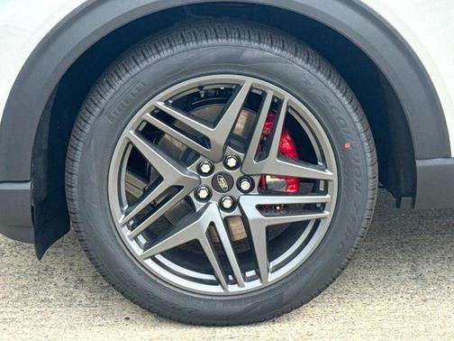 Star White Metallic Tri-Coat 2026 Ford Explorer ST